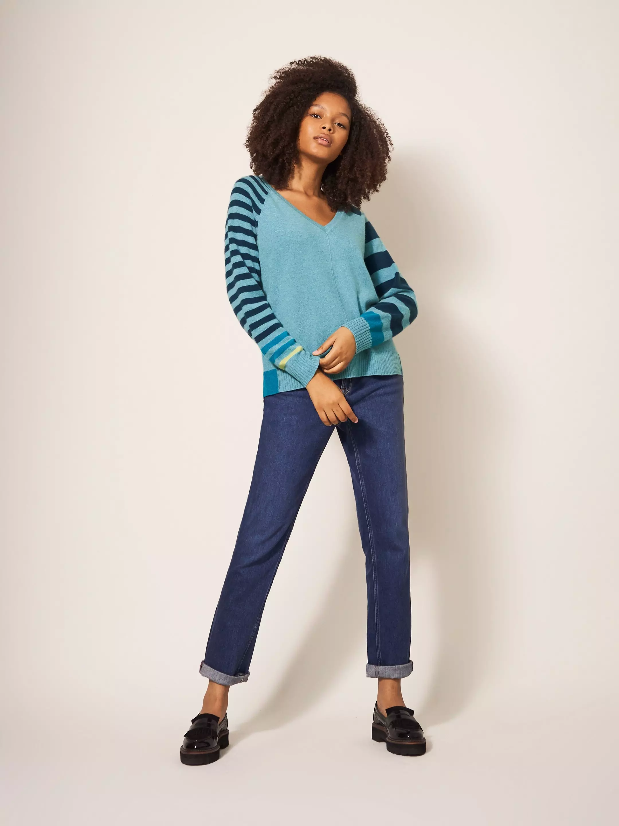 CLARA V NECK CASHMERE JUMPER 4 CLARA V NECK CASHMERE JUMPER