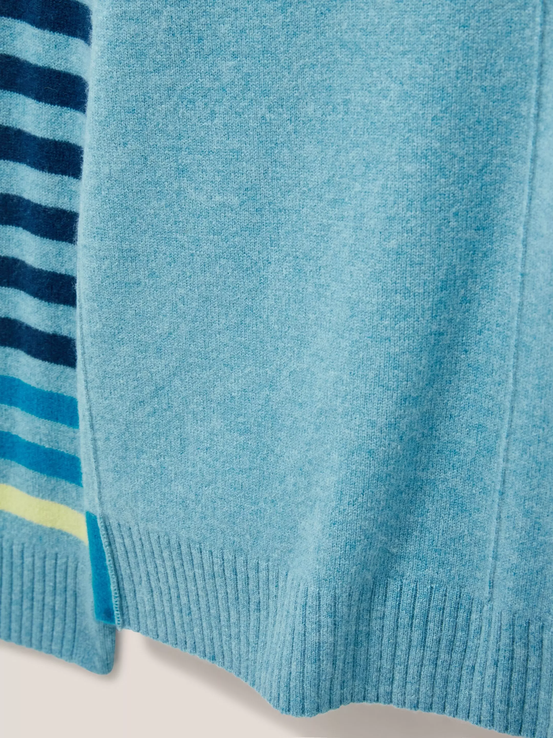 CLARA V NECK CASHMERE JUMPER 7 CLARA V NECK CASHMERE JUMPER
