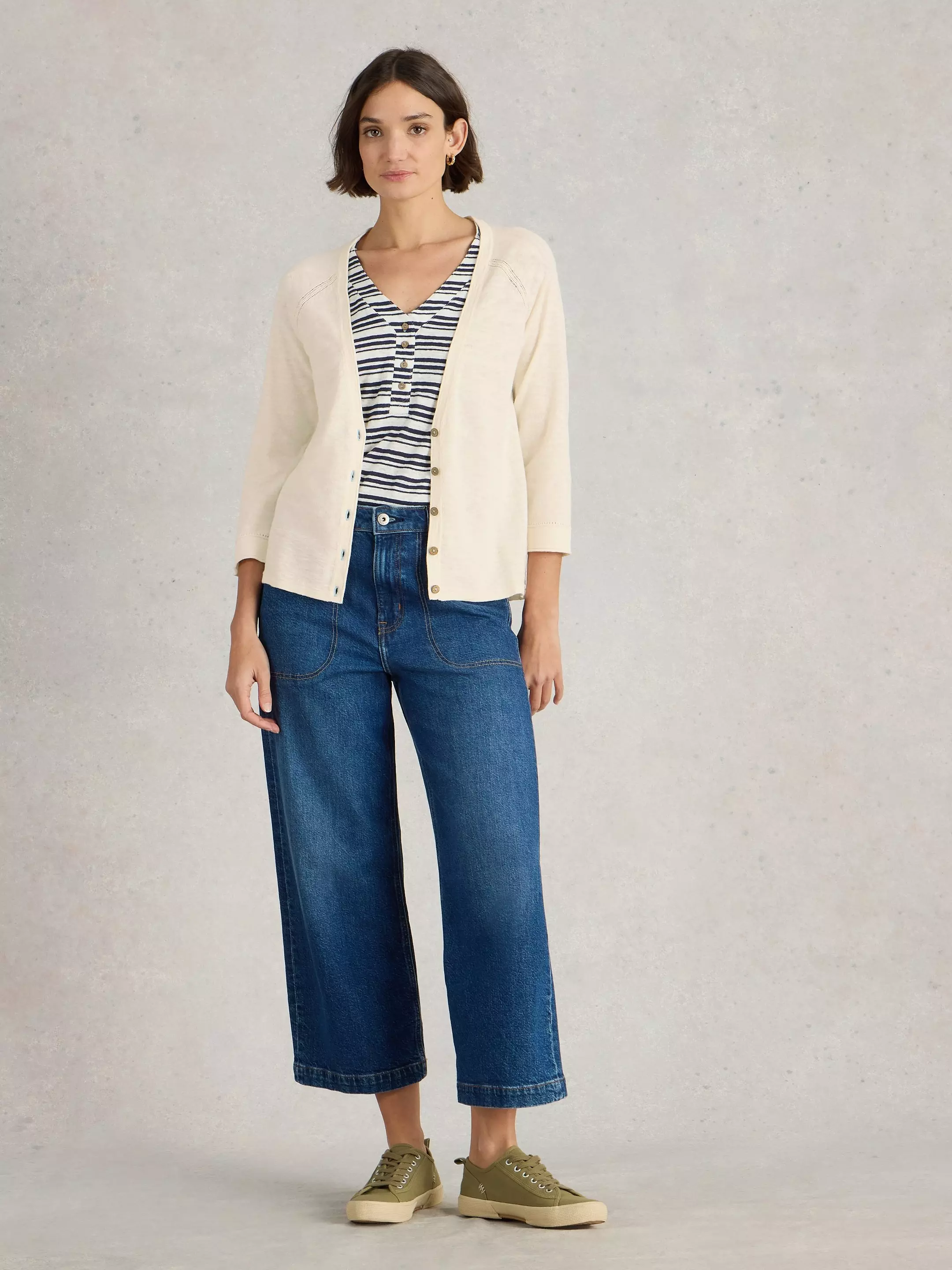 NARIA V NECK CARDI 3 NARIA V NECK CARDI