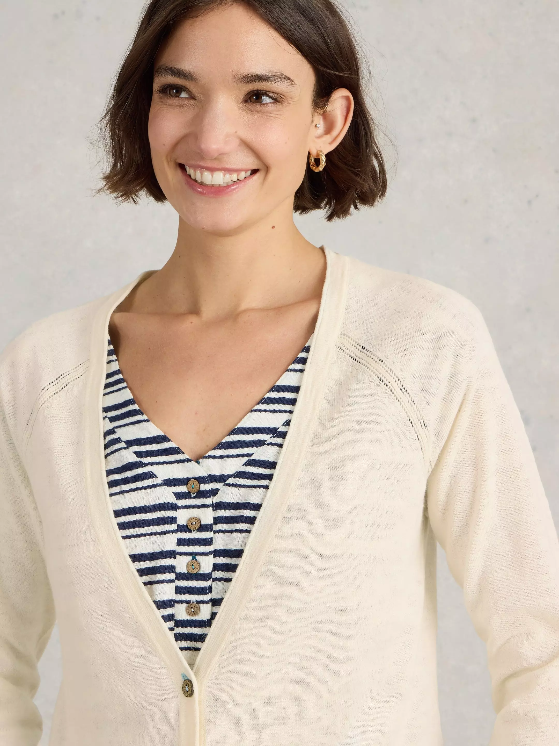 NARIA V NECK CARDI 4 NARIA V NECK CARDI