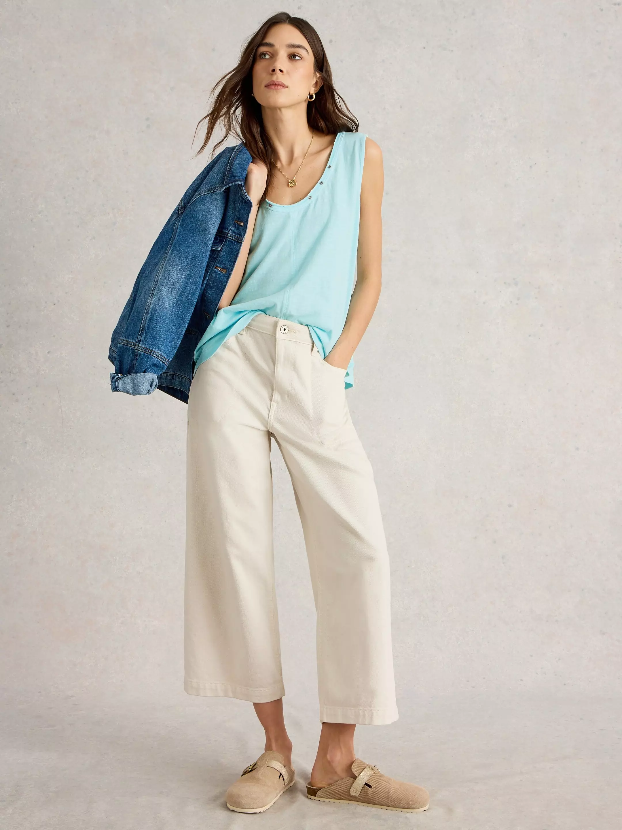 AVA VEST