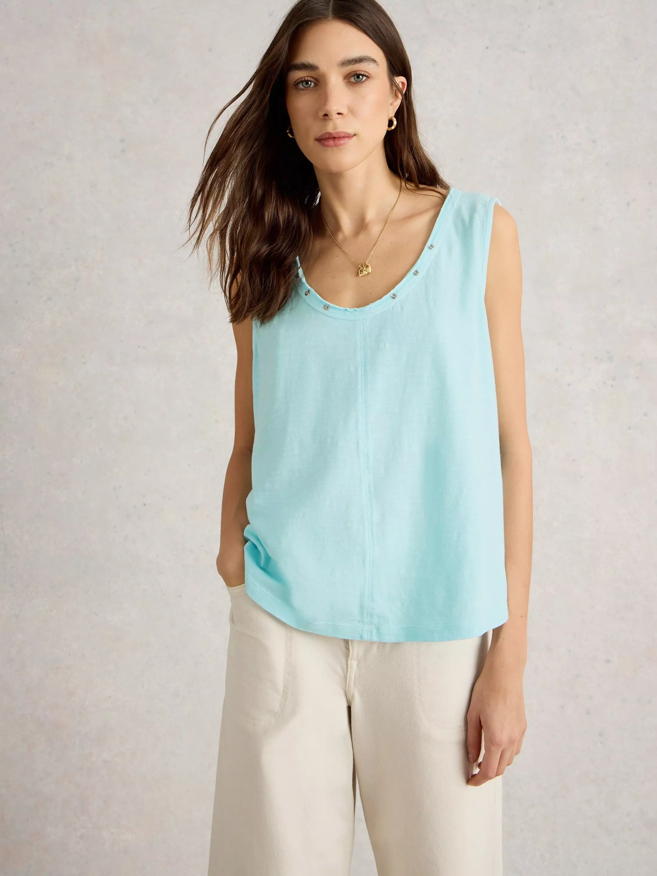 AVA VEST 4 AVA VEST