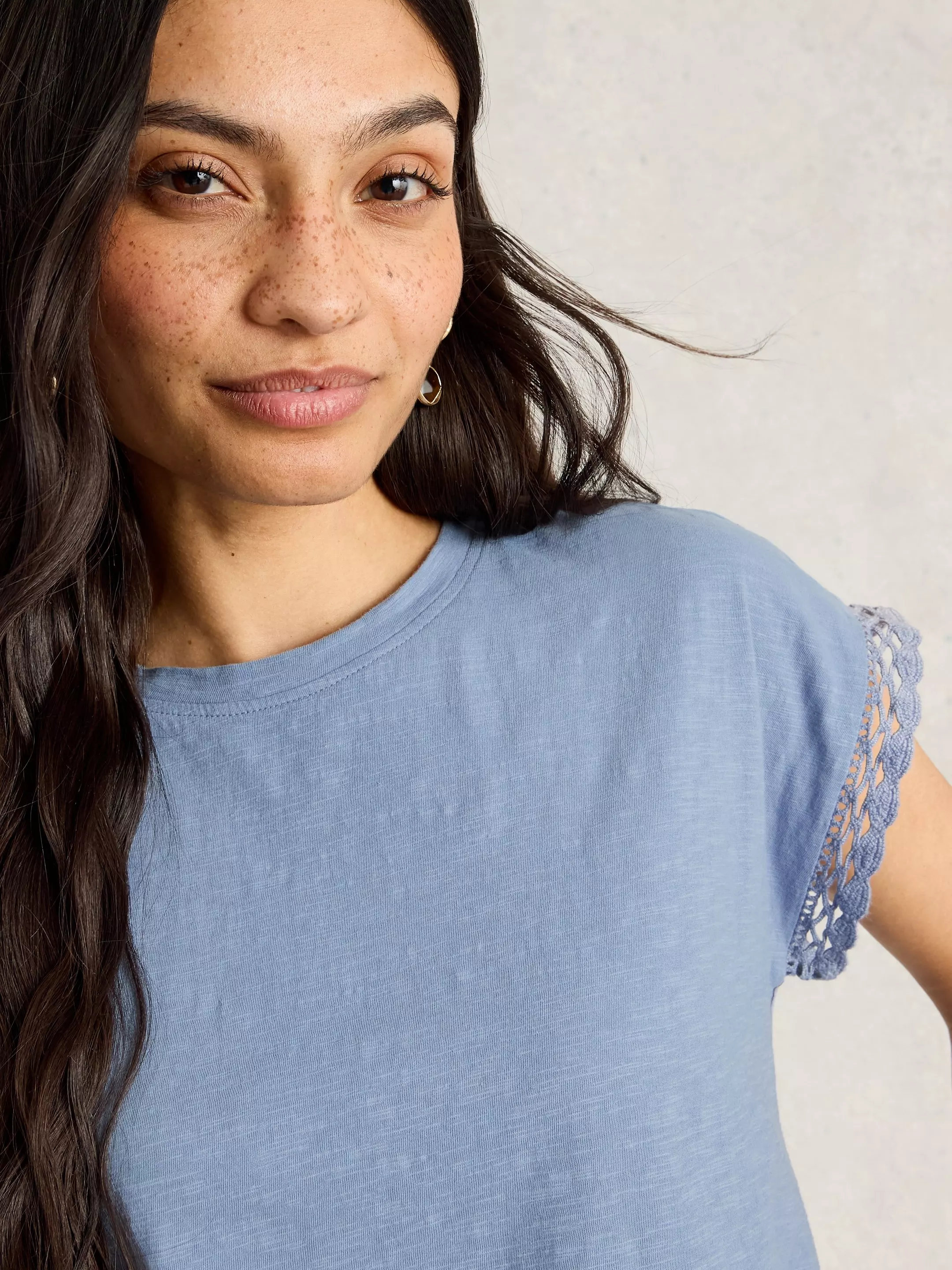 CLAUDIA TRIM TEE 4 CLAUDIA TRIM TEE