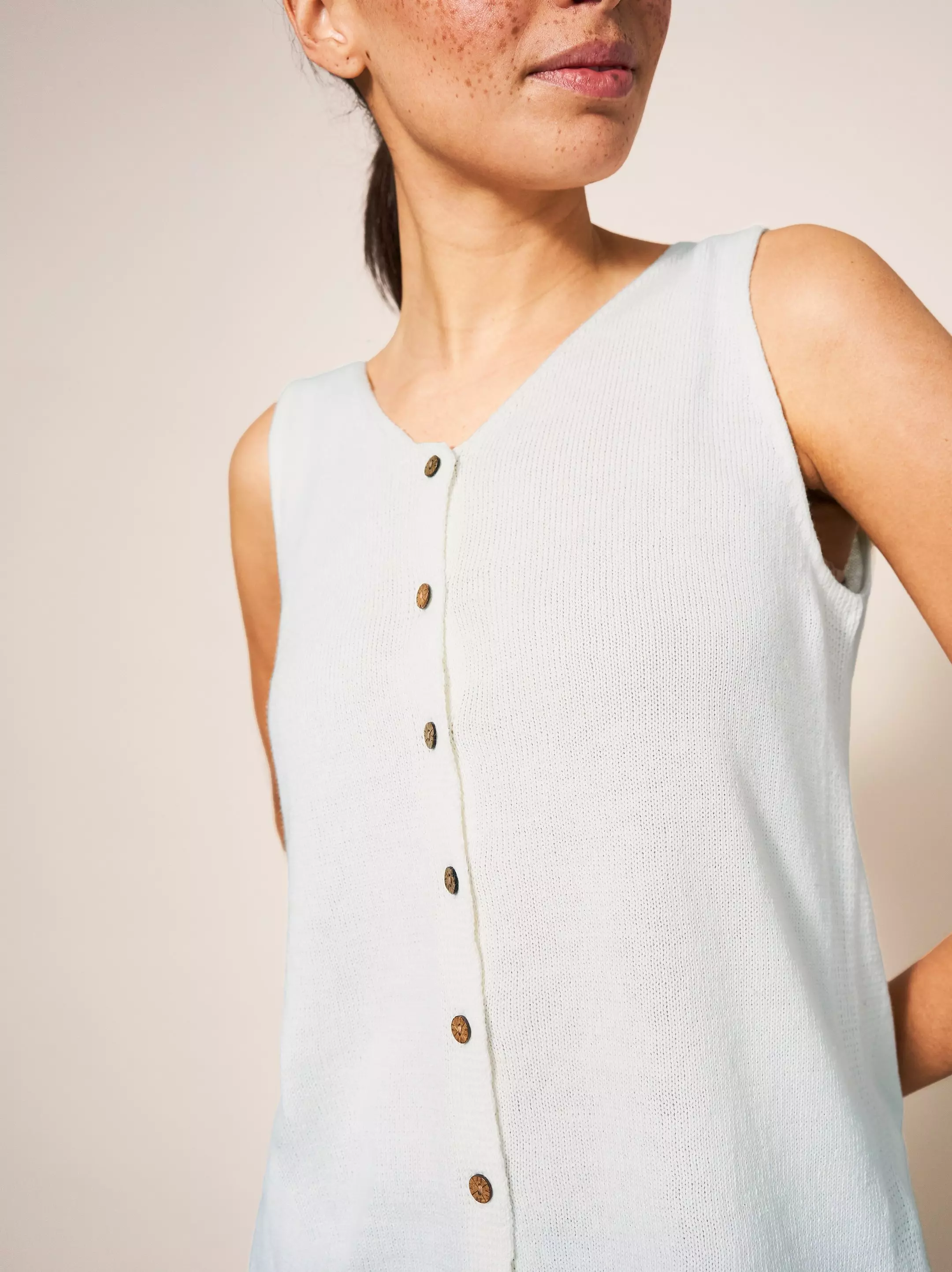 DAISY KNITTED VEST 4 DAISY KNITTED VEST